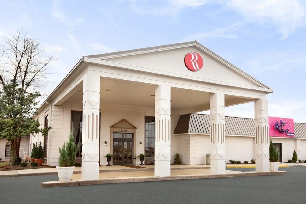 Ramada Plaza Louisville Hotel And Conference Center Exterior photo