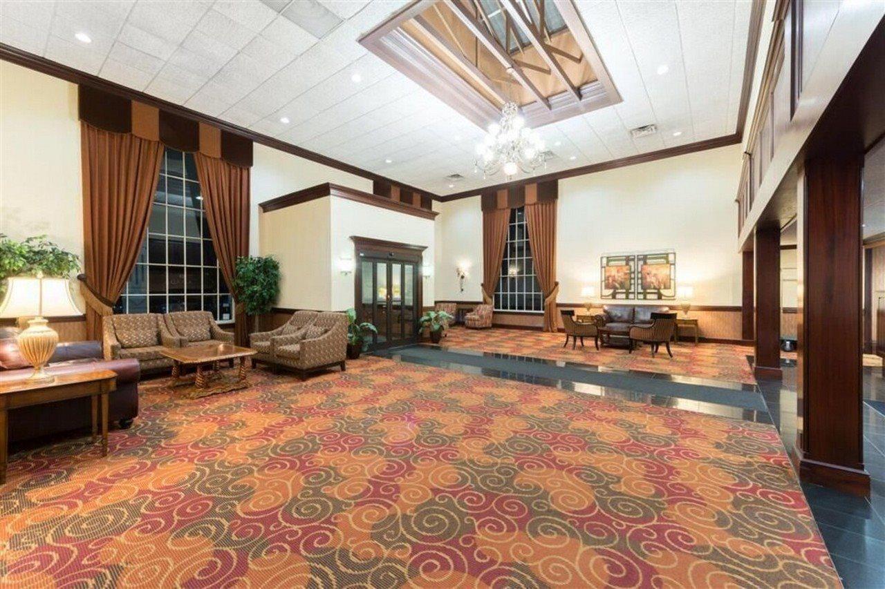 Ramada Plaza Louisville Hotel And Conference Center Exterior photo