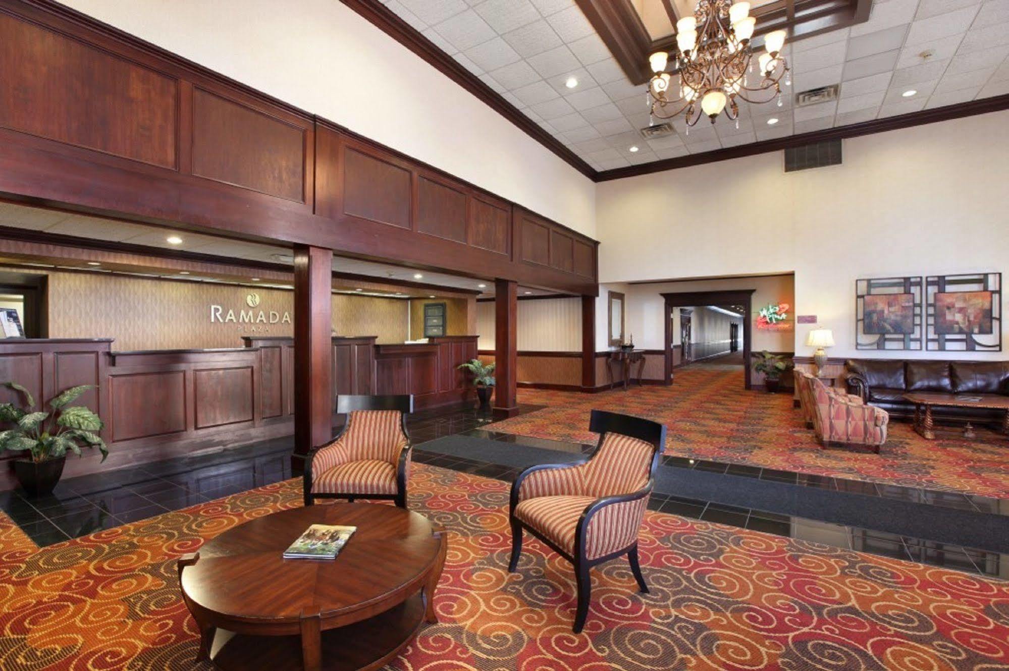 Ramada Plaza Louisville Hotel And Conference Center Exterior photo