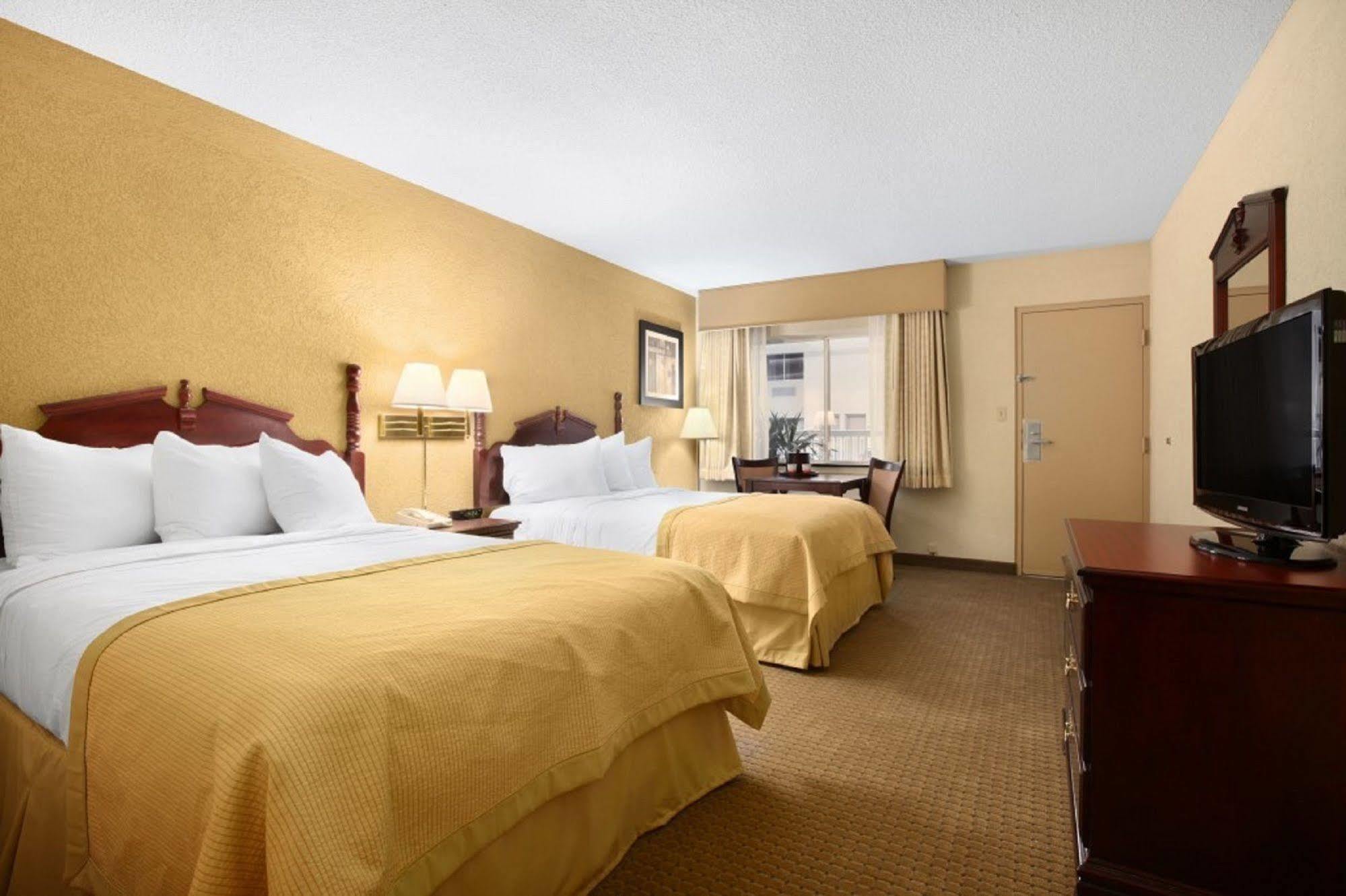 Ramada Plaza Louisville Hotel And Conference Center Exterior photo